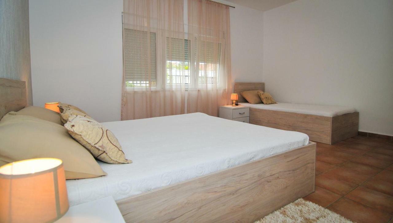 Apartments Pean Tivat Luaran gambar